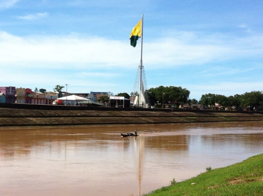 Rio Acre volta a subir na capital mas risco de nova alagação é