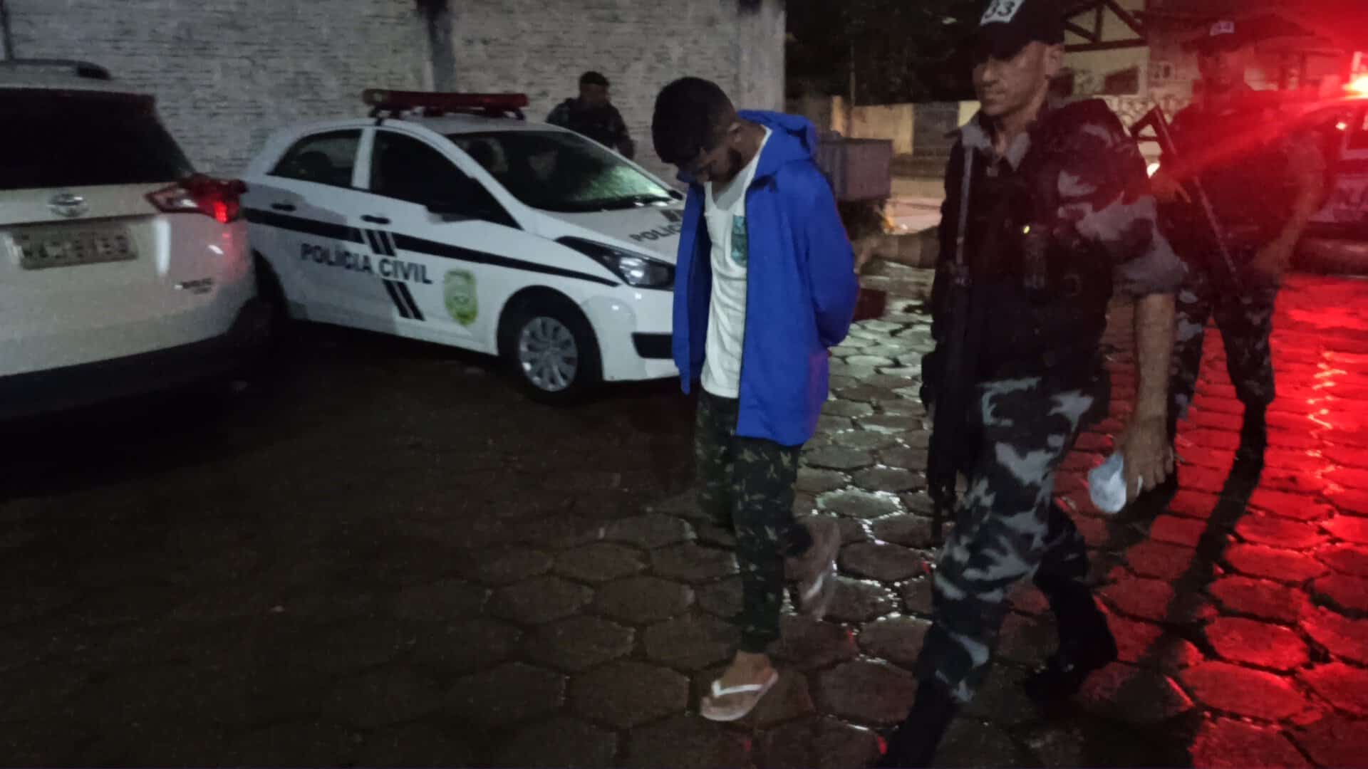 Homem Preso Pelo Bope Trouxinhas De Coca Na No Bairro Calafate