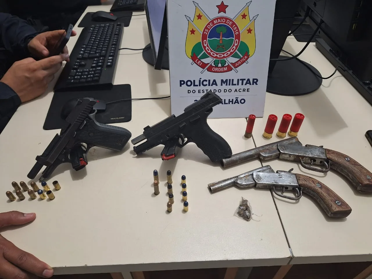 Quatro Pessoas S O Presas E Armas De Fogo Apreendidas Em Opera O Da Pm