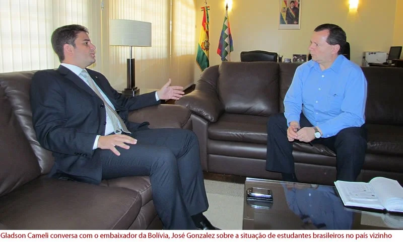 Gladson tem encontro com Embaixador da Bolívia e vai  àquele País visitar estudantes brasileiros
