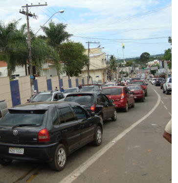 Engarrafamento e trânsito lento nas principais vias do centro de Rio Branco