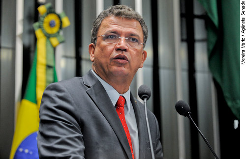 Senador Sérgio Petecão apela por votação de projeto que restabelece horário do Acre