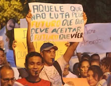 Manifestantes de Brasiléia e Epitaciolândia tomam as ruas no “Dia do Basta” na fronteira