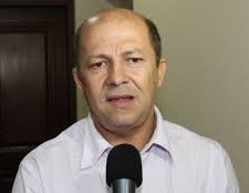 Petista Jonas Lima é “convidado” a se retirar de reunião da base de governo e passa mal