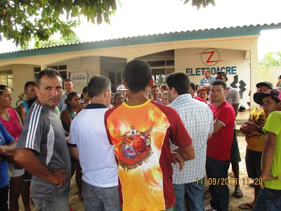 Em Feijó, moradores acampam na sede da Eletrobras