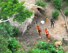 Índios arredios expulsam moradores em Vila de Madre de Dios na fronteira do Acre com o Peru