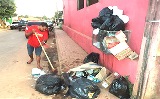 Moradores denunciam acumulo de lixo nas principais vias do Mocinha Magalhães