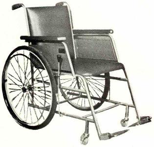 Criança vítima de paralisia infantil recebe cadeira de rodas