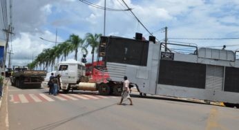 Trio elétrico não consegue subir ladeira e causa engarrafamento na Avenida Ceará