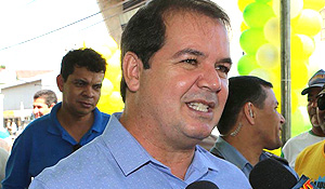 Sebastião Viana deixa articulações com vistas às eleições de lado para cuidar da crise de abastecimento