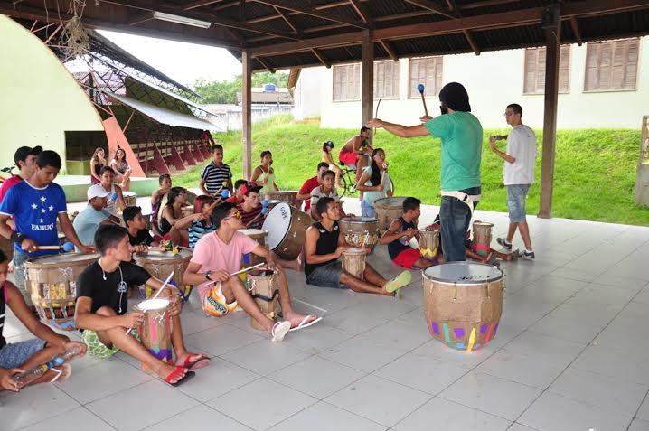 Em CZS, alunos participam da construção de instrumentos recicláveis