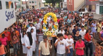 Fiéis homenageiam padroeiro de Tarauacá em procissão