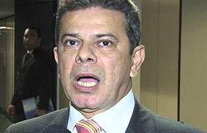 Taumaturgo Lima vota pela aprovação da reestruturação da Polícia Federal