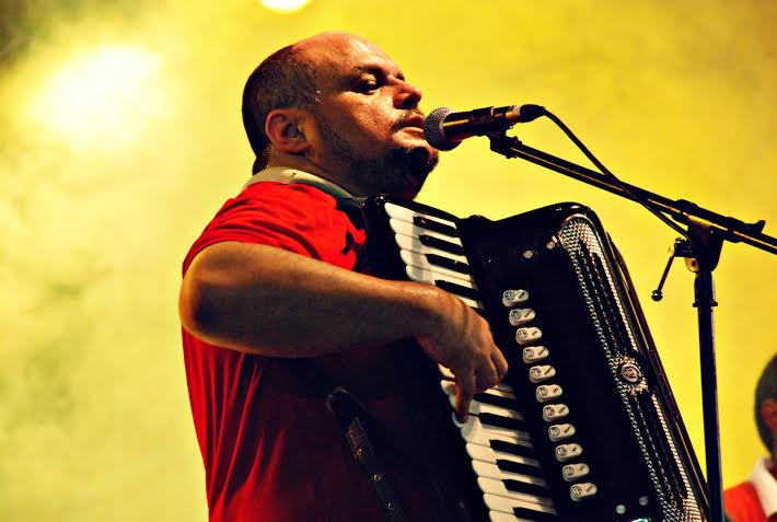 Instrumentista Chico Chagas realiza show no Arraial Cultural no Arena