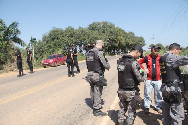 Polícias da fronteira realizam megaoperação na BR 317