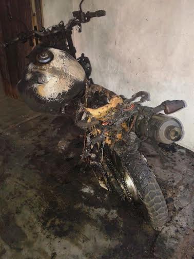 Motocicletas são incendiadas em Cruzeiro do Sul