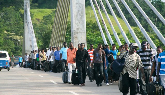 Por causa do ebola, africanos dizem ser haitianos para entrar no Acre