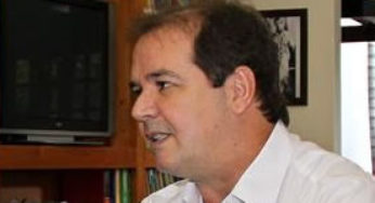 Sebastião Viana começa agenda do dia em reunião com funcionários de cerâmica