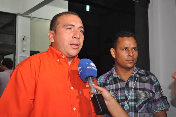 Sem badalação, Antônio Rocha chega à TV Acre dizendo que vai debater em alto nível