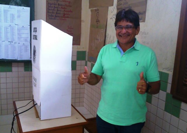 Confiante, Henrique Afonso votou em Cruzeiro do Sul