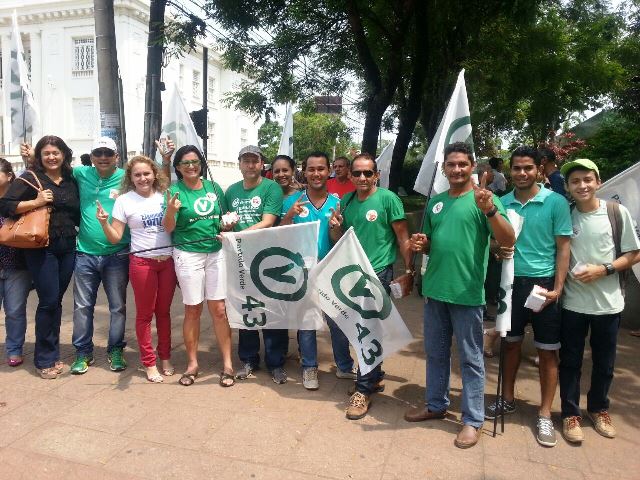 Militância verde pede votos para Dilma e Sebastião