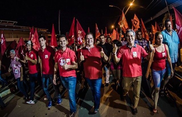Sebastião faz caminhada com militância em Sena Madureira