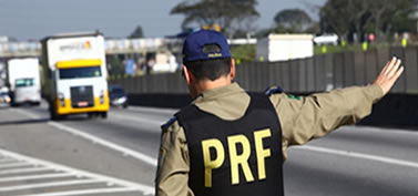 No Acre, PRF aplica quase R$ 11 mil em multa por farol baixo desligado