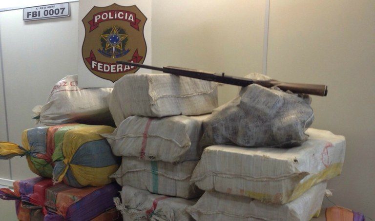Polícia Federal apreende 700kg de maconha escondidos em um carro