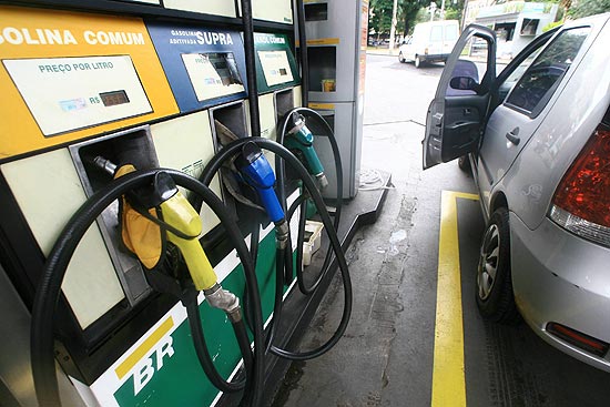 Em nova política, Petrobras anuncia redução dos preços de gasolina e diesel a partir do sábado