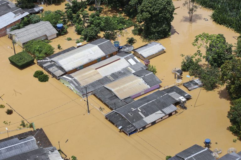 Em Brasileia, nível do Rio Acre ultrapassa enchente de 2012