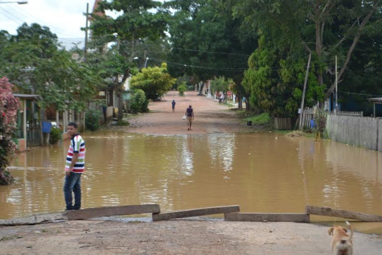 Em Xapuri, 36 famílias estão desabrigadas por causa da cheia do rio
