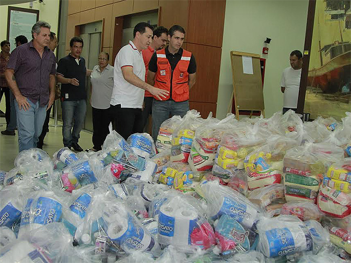 Ney Amorim entrega 7 toneladas de alimentos aos desabrigados