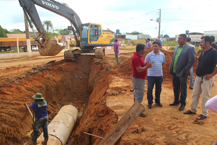 André Hassem inicia pacote de obras para recuperar área atingida pela cheia em Epitaciolândia