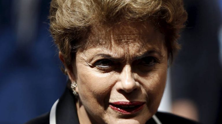 Dilma diz a empresários que Brasil continua “seguro” para investimentos