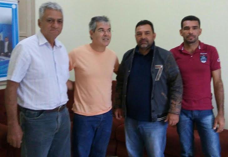 Em Porto Walter, prefeito Zezinho Barbary recebe senador Jorge Viana, que garante parceria