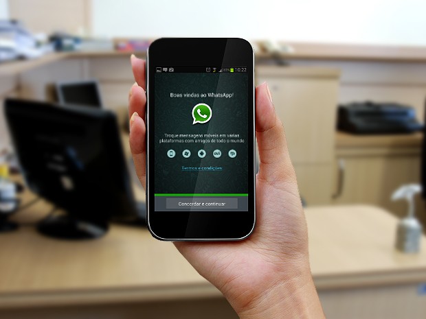 Uso do Whatsapp no trabalho pode dar demissão; veja regras