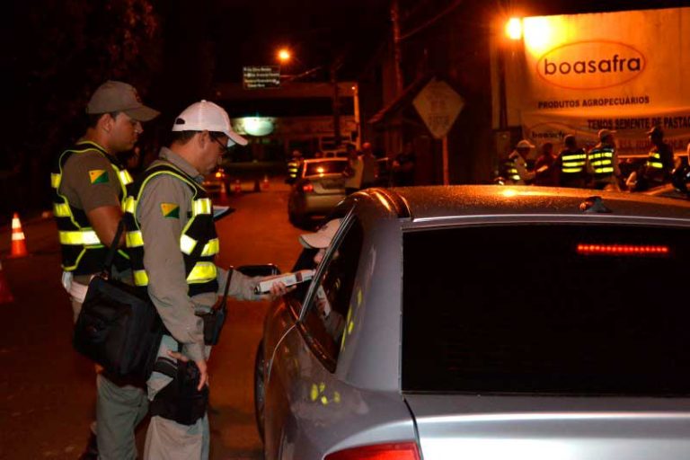 Em Rio Branco, trio é preso após tentar furar blitz Álcool Zero