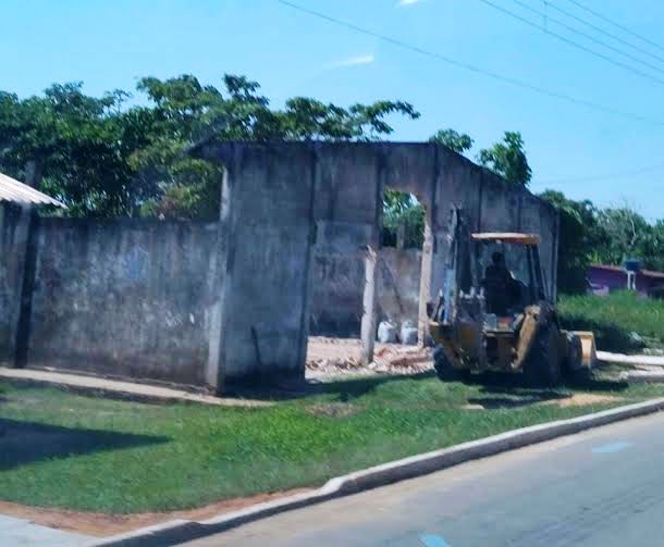 Suposta doação de terreno público para amigo de prefeito em Tarauacá gera polêmica