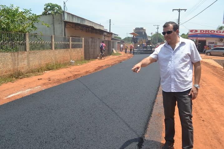 Prefeito James Gomes avança na pavimentação do Anel Viário