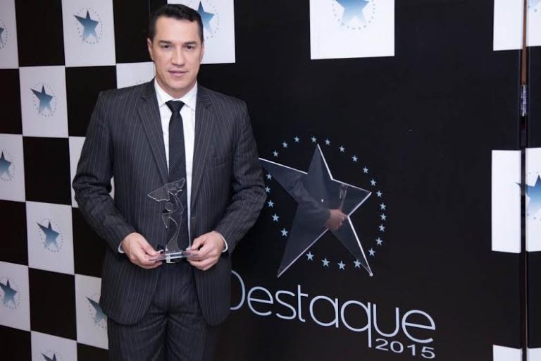 Ney Amorim recebe prêmio Parlamentar Destaque do ano
