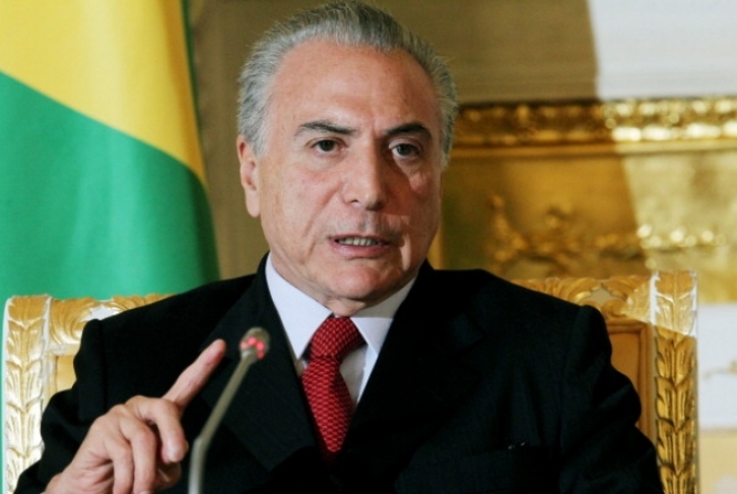 Alvo de protesto no Sul, Temer diz que “acertou os ponteiros” com Dilma Rousseff