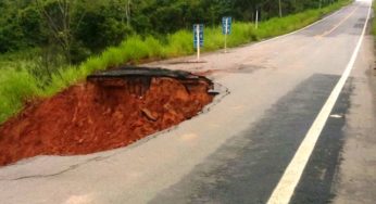 Para evitar interdição da BR-364, Dnit faz serviço emergencial em cratera
