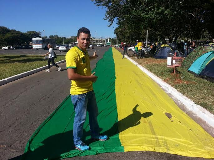 Vereador de Rio Branco se junta a apoiadores ao impeachment