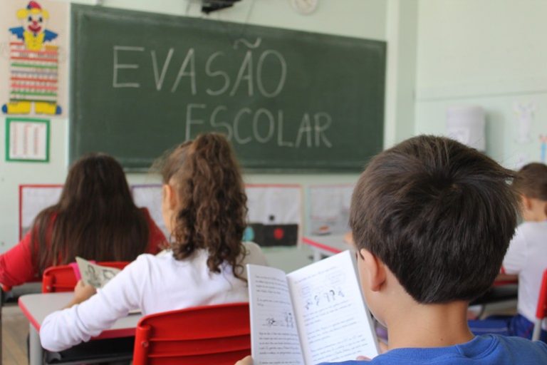 Escola de Acrelândia será investigada por contratar pessoal sem concurso público