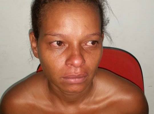 Mulher é presa em barreira policial com 82 tabletes de maconha