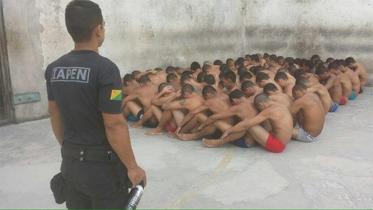 Em Cruzeiro do Sul, polícia faz revista e remaneja de presos