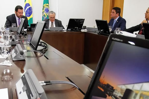 Governo federal vai retomar todas obras inacabadas no Brasil, diz Gladson Cameli