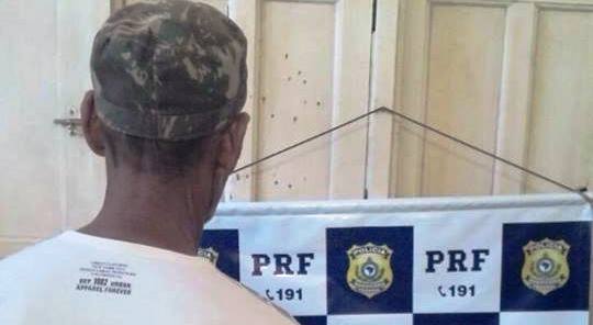 Policia Rodoviária Federal do Acre prende foragido da justiça acusado de estupro