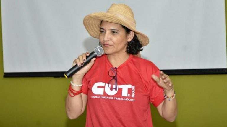 Professora Rosana Nascimento é reeleita presidente do Sinteac