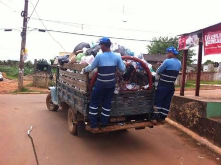 Garis de Rio Branco não podem mais ficar pendurados em caminhão de lixo